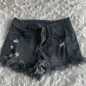Black denim shorts 🖤